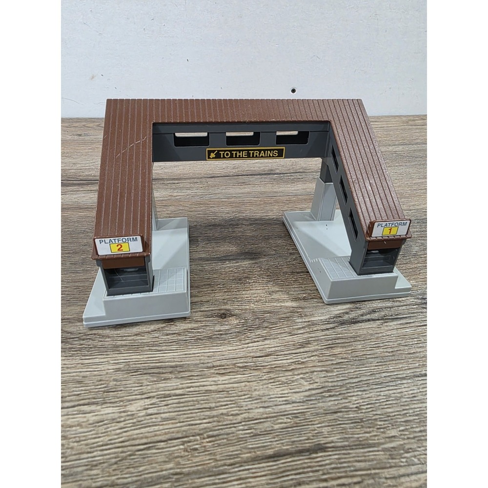 TOMY Boarding Platform Overpass To The Trains 1978 Vintage Thomas Trackmaster